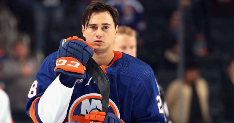 Романов пропустит старт серии "Айлендерс" против "Каролины"