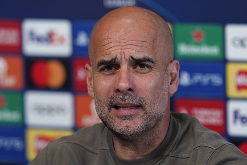 Гвардиола признан лучшим тренером сезона в АПЛ