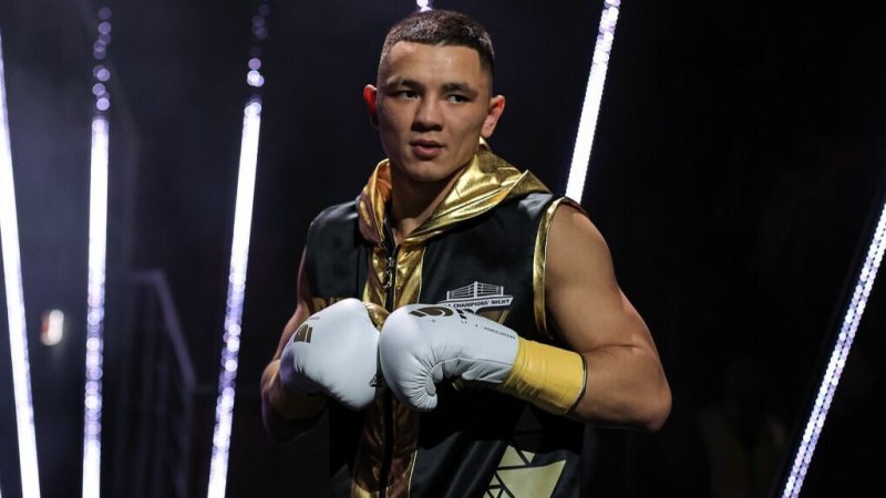 Павел Сосулин одержал победу над Улугбеком Собировым